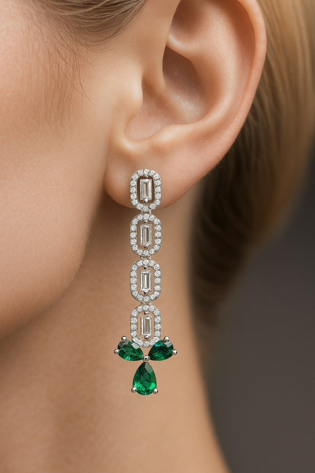 Emerald Elegance Diamond Necklace - Image 4